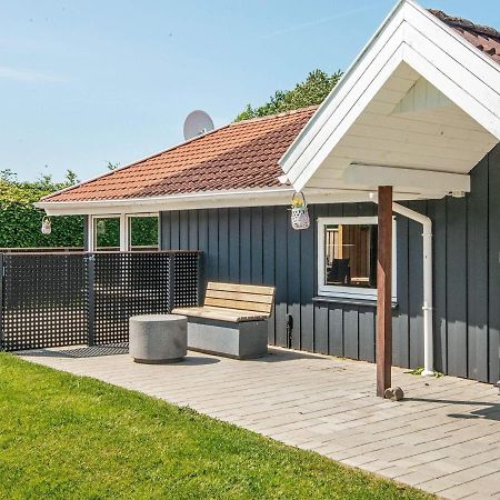 8 Person Holiday Home In Hejls Eksteriør bilde