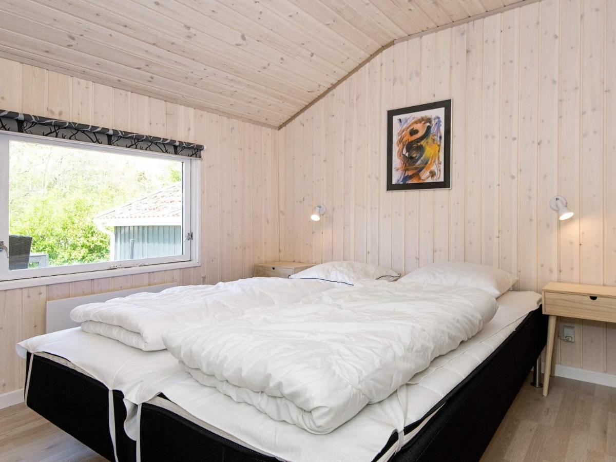 8 Person Holiday Home In Hejls Eksteriør bilde