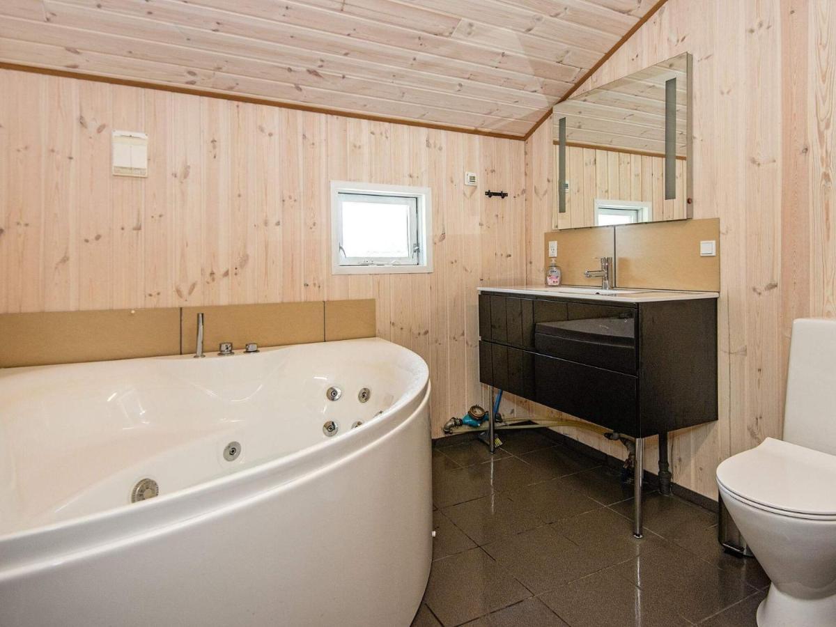 8 Person Holiday Home In Hejls Eksteriør bilde