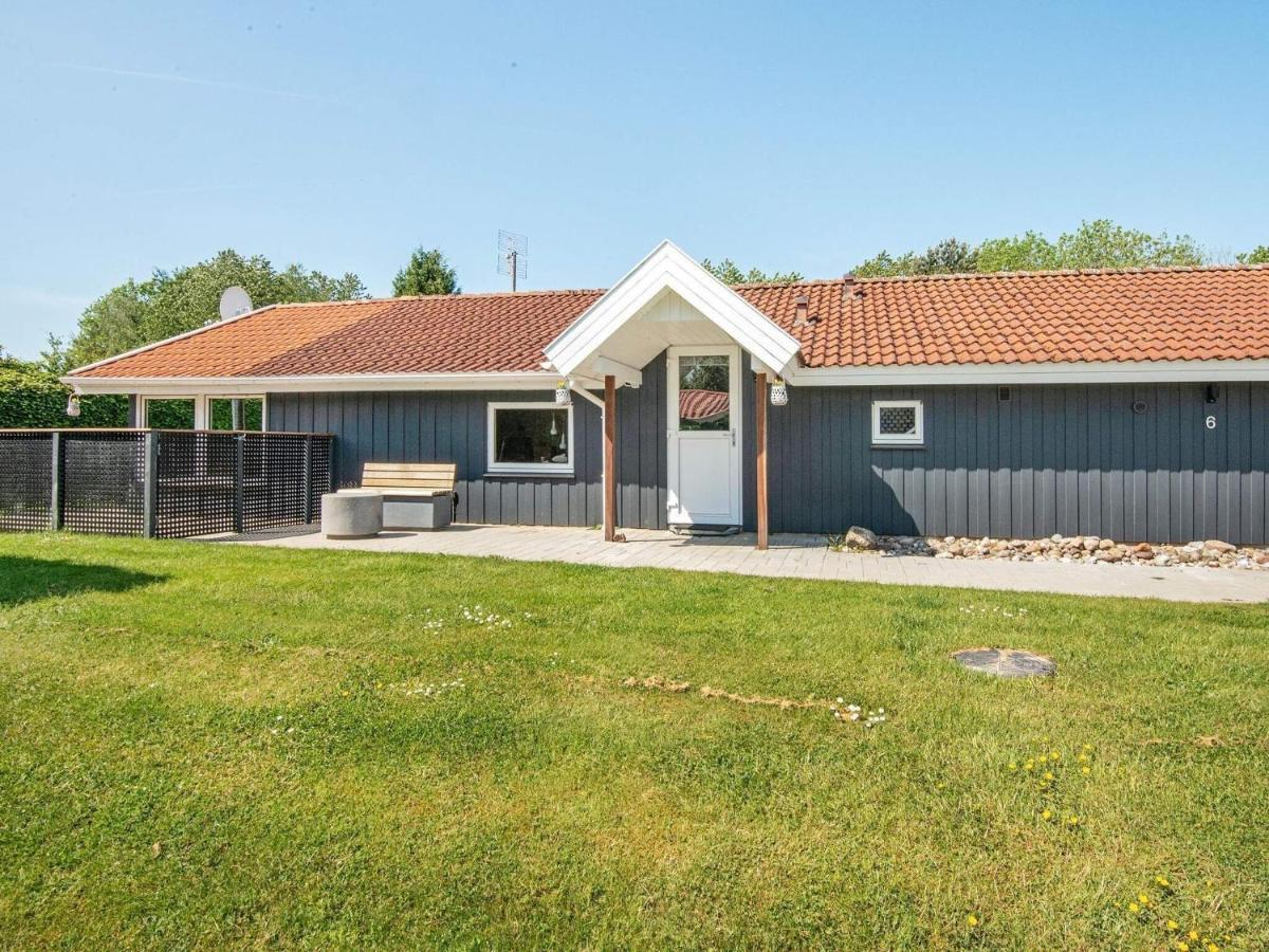 8 Person Holiday Home In Hejls Eksteriør bilde