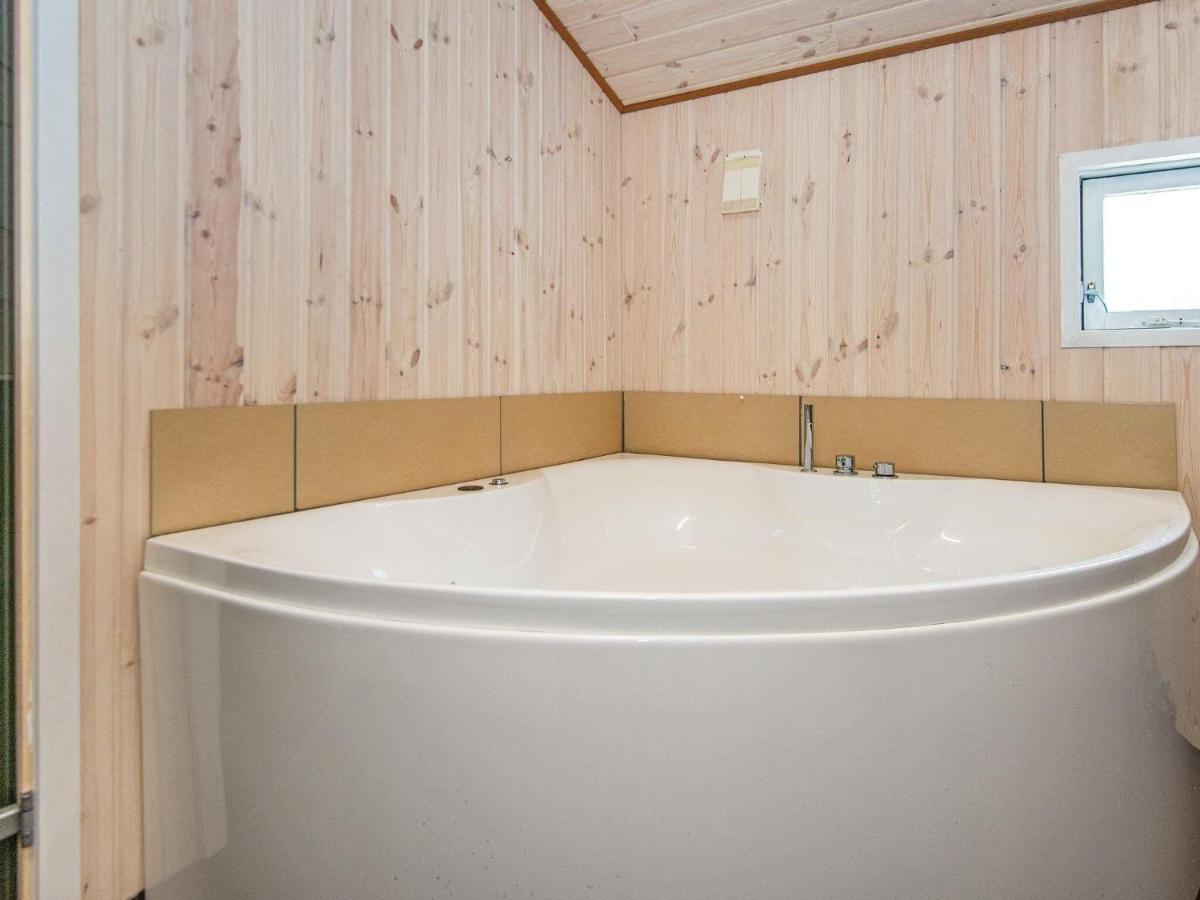 8 Person Holiday Home In Hejls Eksteriør bilde