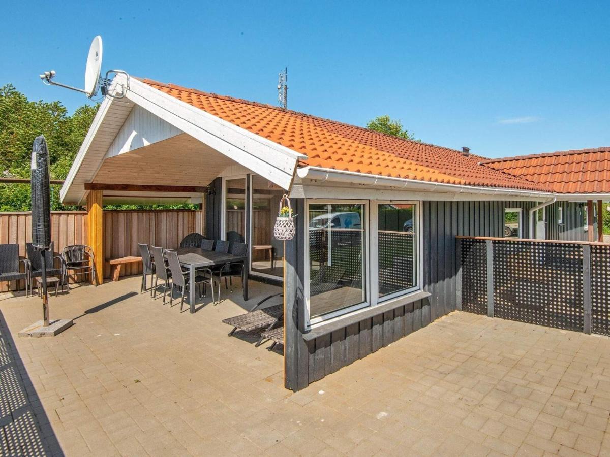 8 Person Holiday Home In Hejls Eksteriør bilde