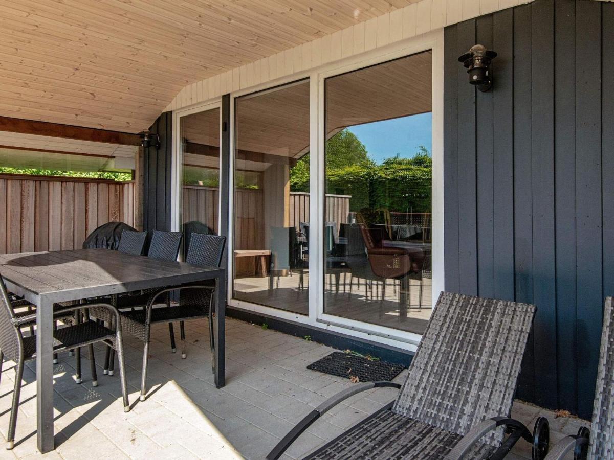 8 Person Holiday Home In Hejls Eksteriør bilde