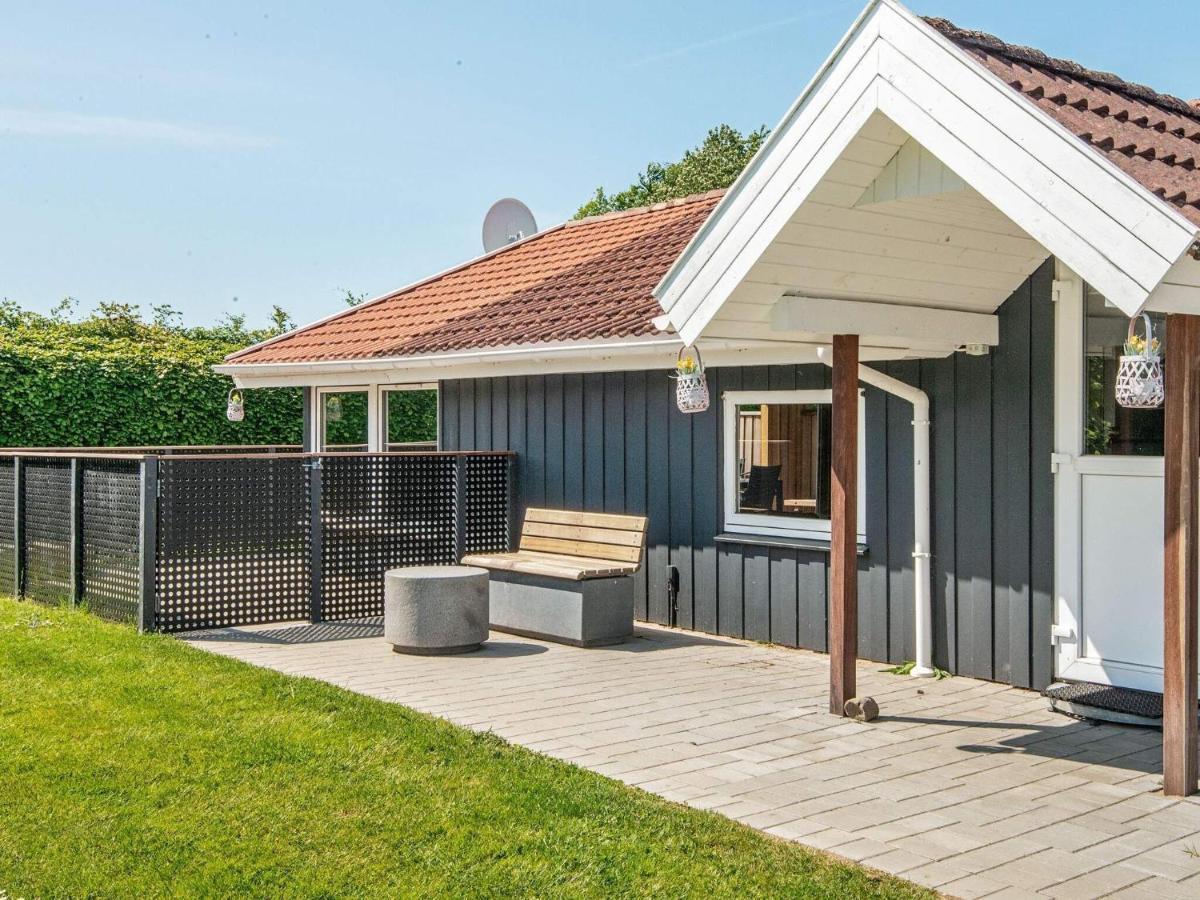 8 Person Holiday Home In Hejls Eksteriør bilde